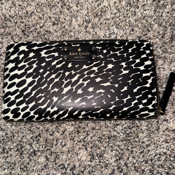 kate spade Handbags - Kate Spade Black Wallet with Gold Zipper